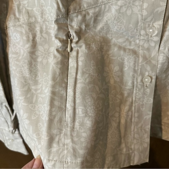 Merrell Cream Zanzibar Button Down Long Sleeve Top Floral Pattern Sz L NWT - Picture 6 of 16